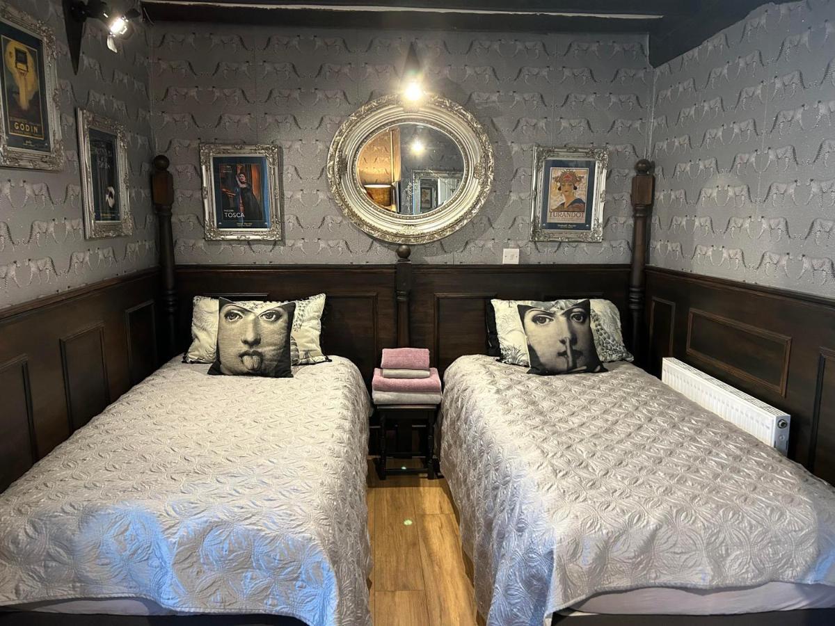 8 Opera Suites, Llangollen Eksteriør billede