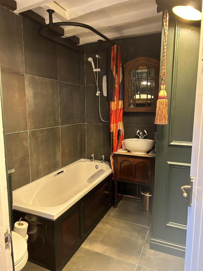 8 Opera Suites, Llangollen Eksteriør billede